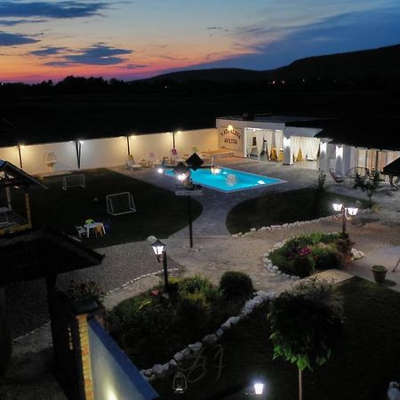 Family Estate Hadzalova Avlija Villa Bihać Eksteriør bilde