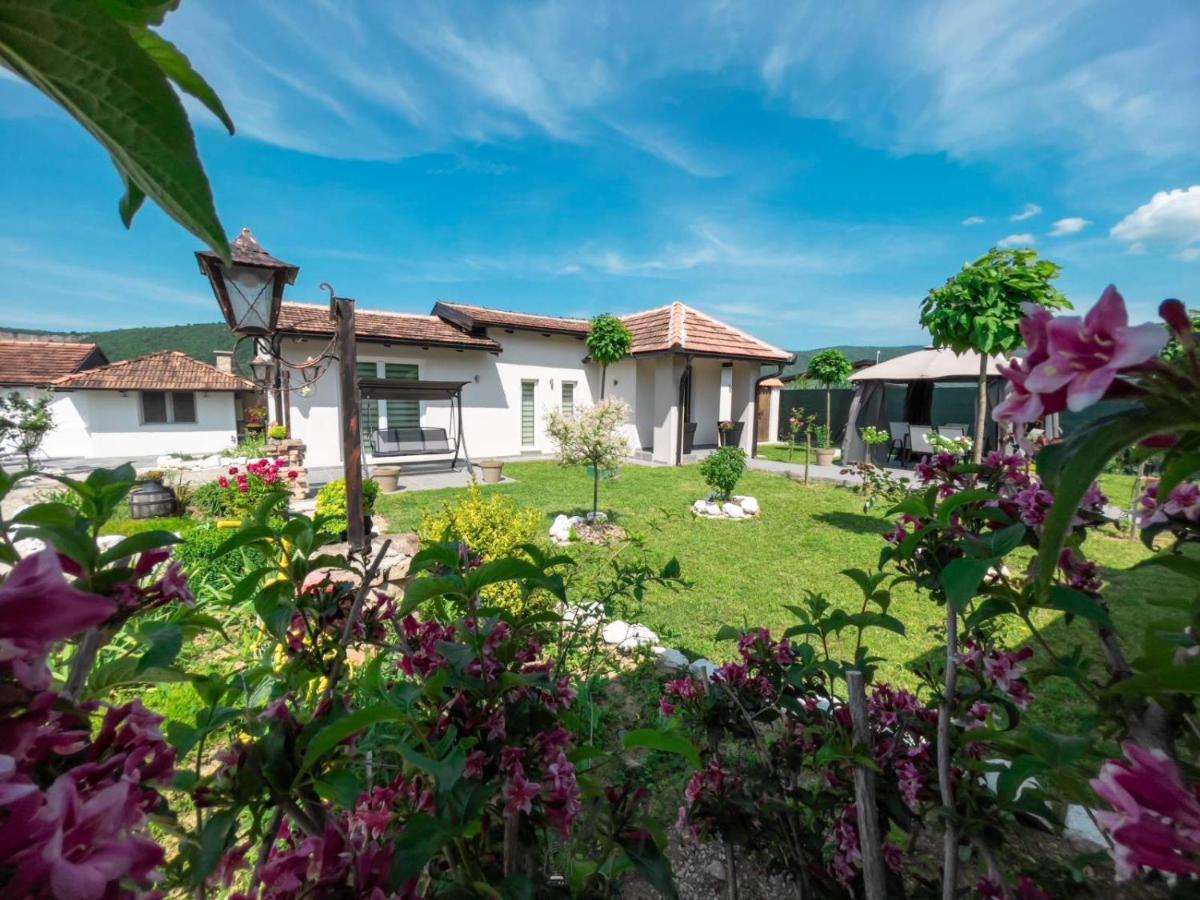 Family Estate Hadzalova Avlija Villa Bihać Eksteriør bilde